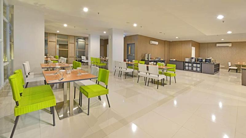Whiz Prime Hasanudin Makassar - Restoran