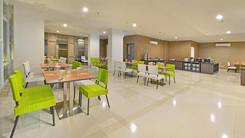 Whiz Prime Hasanudin Makassar - Restoran