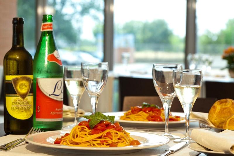 Inn Naples Airport - Restoran