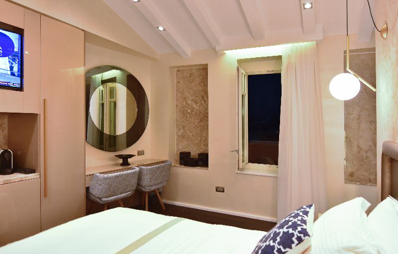 Consolato Boutique - Oda