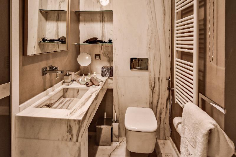 Consolato Boutique - Oda