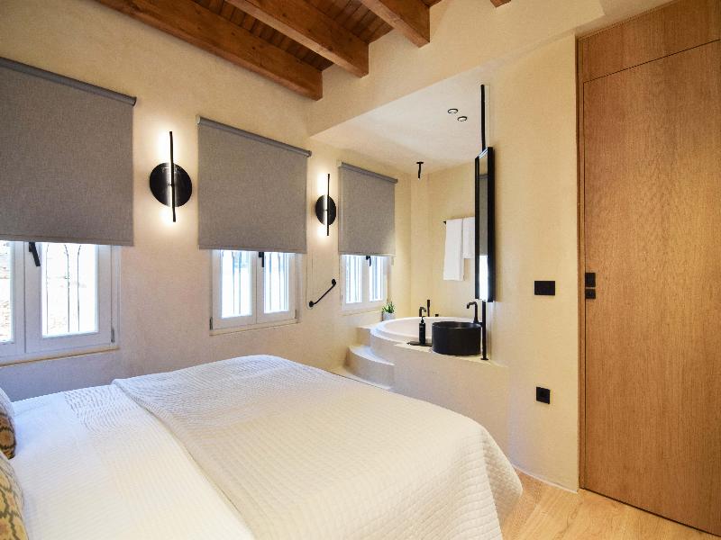 Consolato Boutique - Oda