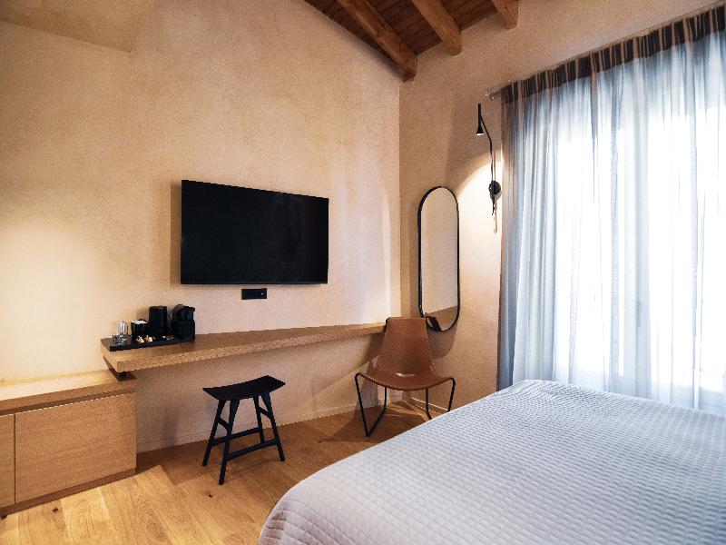 Consolato Boutique - Oda