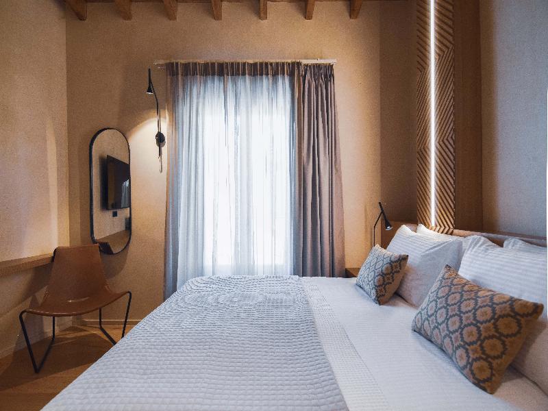 Consolato Boutique - Oda