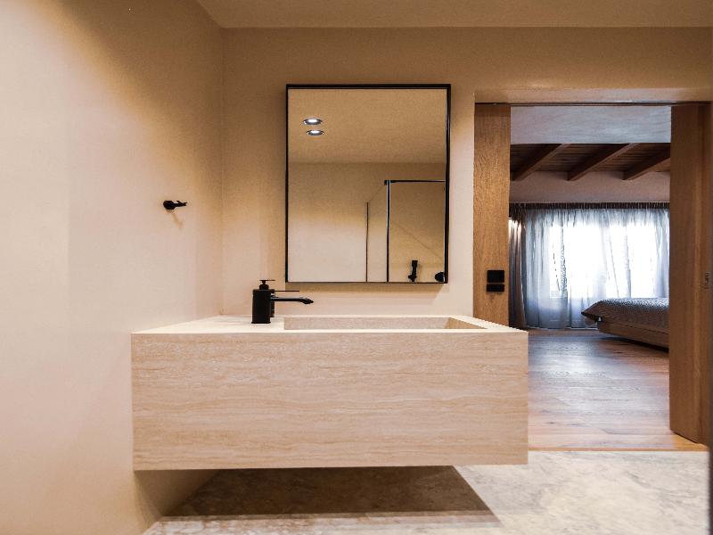 Consolato Boutique - Oda