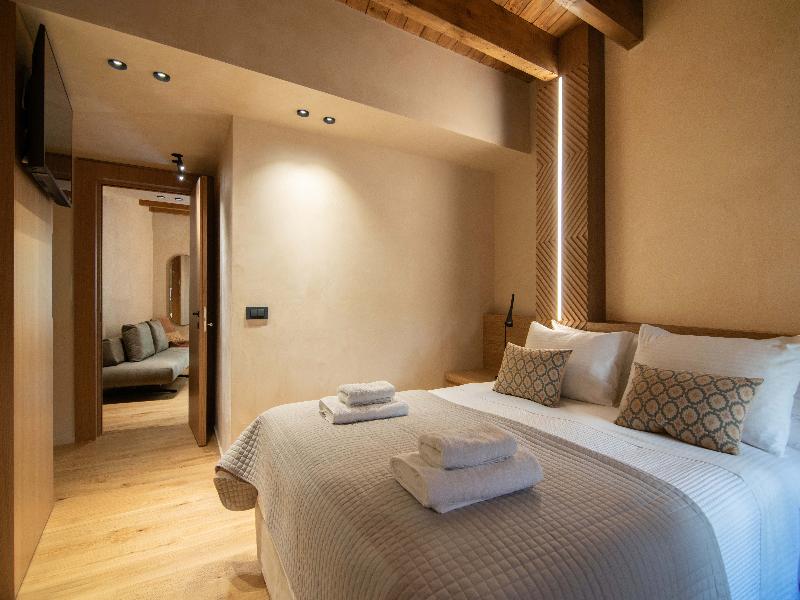 Consolato Boutique - Oda