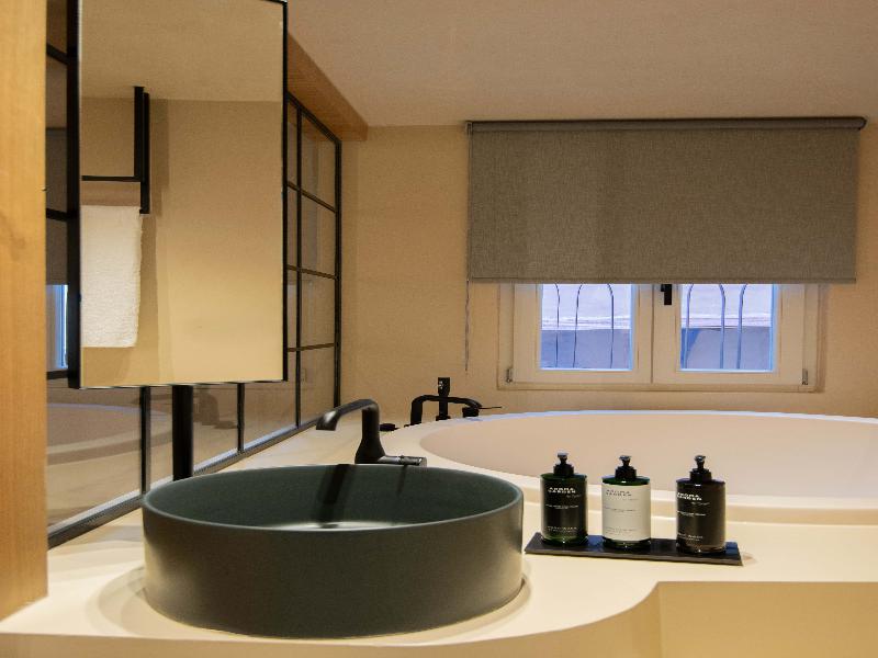 Consolato Boutique - Oda