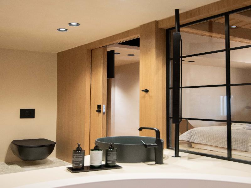 Consolato Boutique - Oda