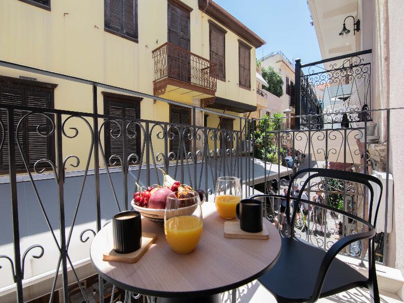 Consolato Boutique - Oda
