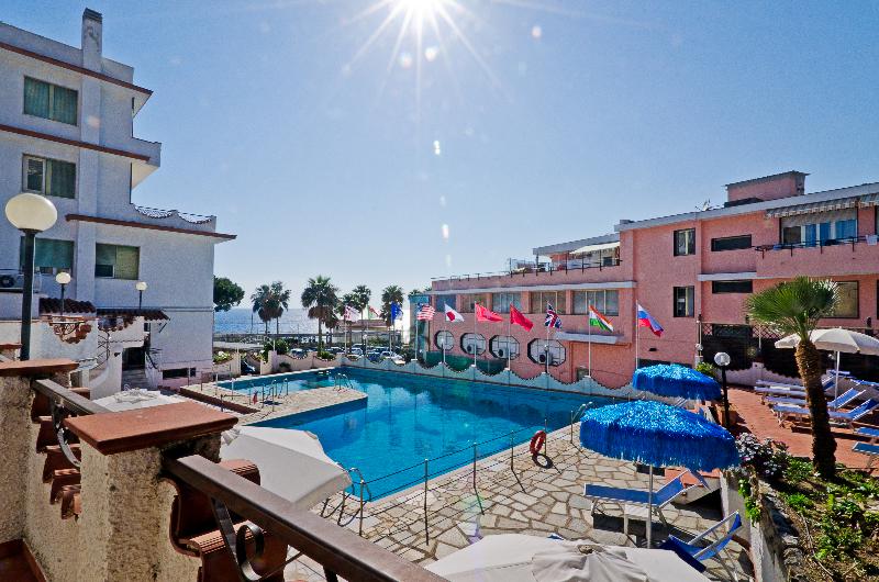 Hotel Ariston Montecarlo - Havuz