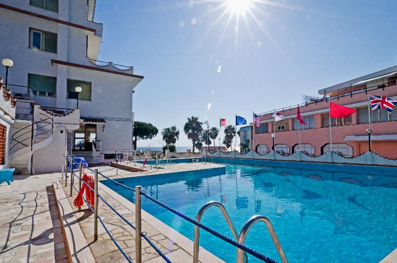 Hotel Ariston Montecarlo - Havuz