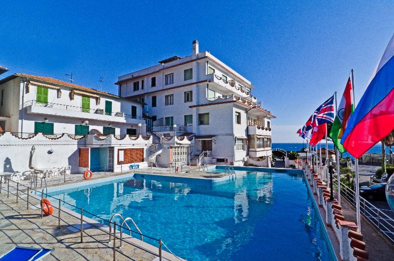 Hotel Ariston Montecarlo - Havuz