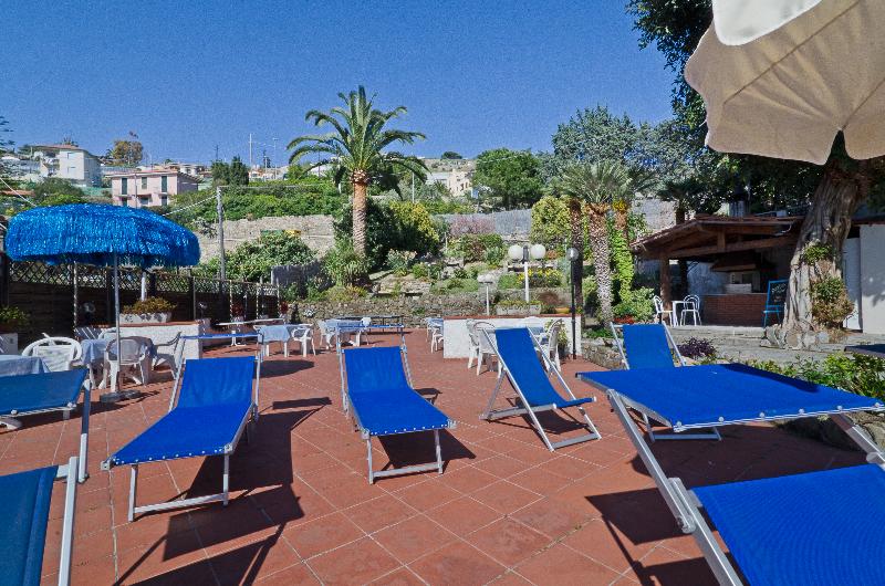 Hotel Ariston Montecarlo - Teras