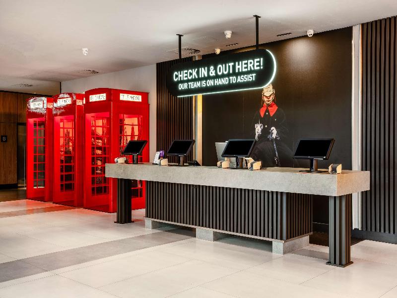 Radisson Hotel & Conference Centre London Heathrow - Lobi
