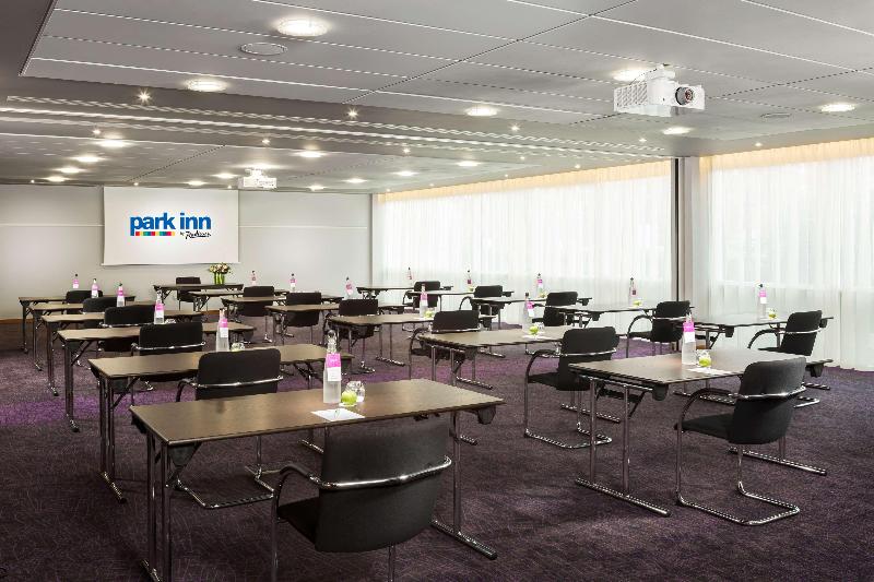 Radisson Hotel & Conference Centre London Heathrow - Toplantı