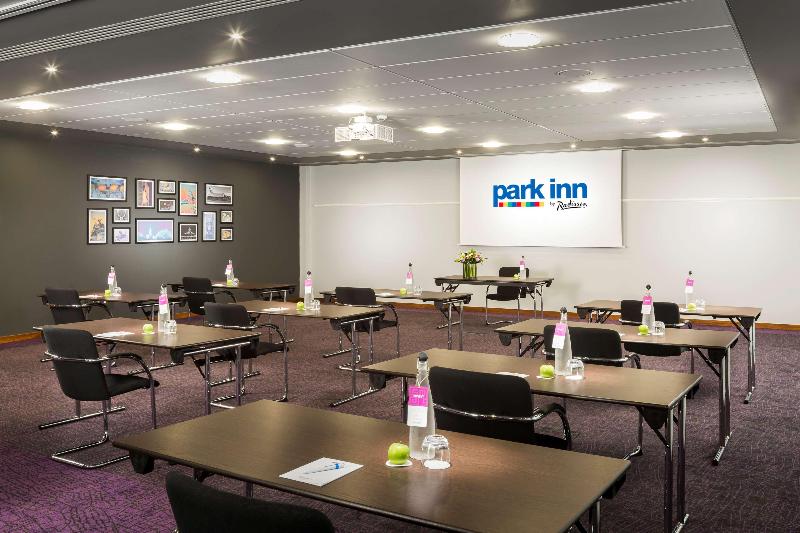 Radisson Hotel & Conference Centre London Heathrow - Toplantı
