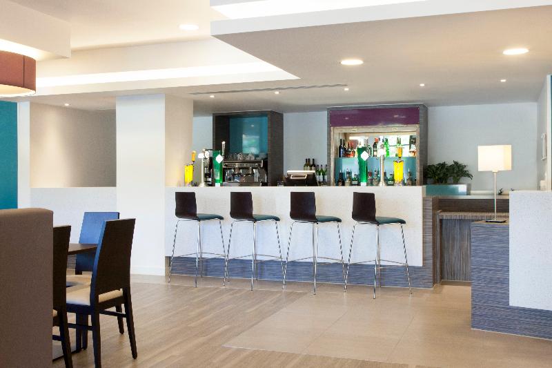 Holiday Inn Express Middlesbrough Centre Square - Bar