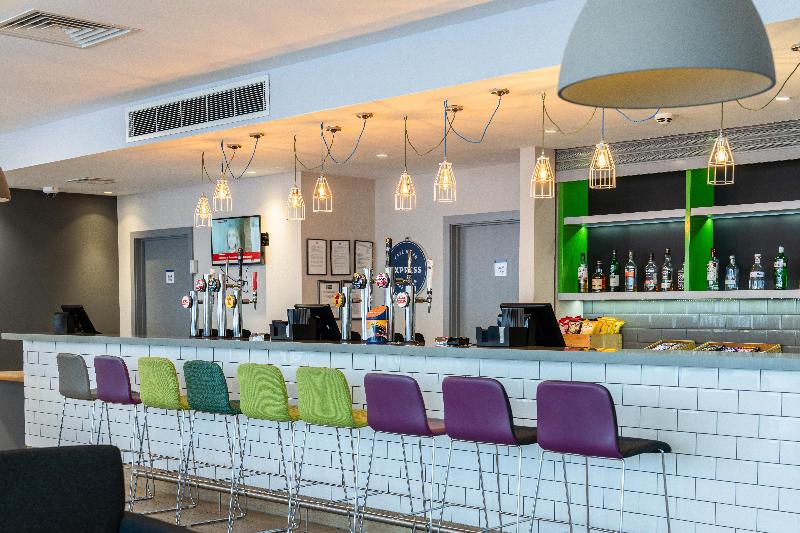 Holiday Inn Express Aberdeen Airport - Bar