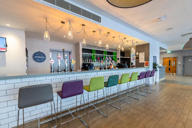 Holiday Inn Express Aberdeen Airport - Bar