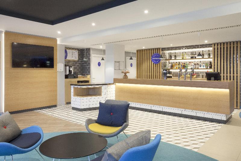 Holiday Inn Express St. Albans M25, Jct.22 - Bar