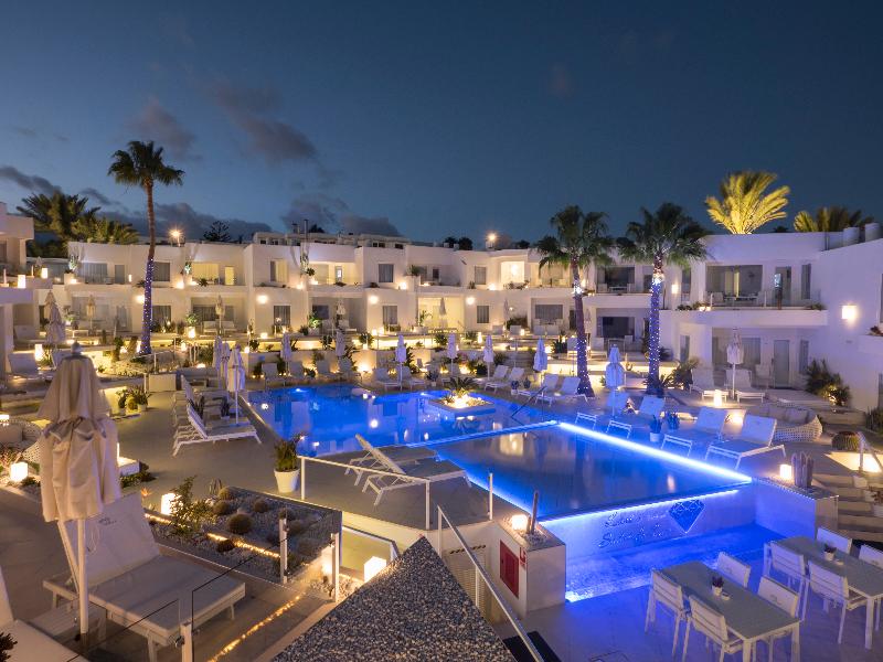 Lani's Suites de Luxe - Havuz
