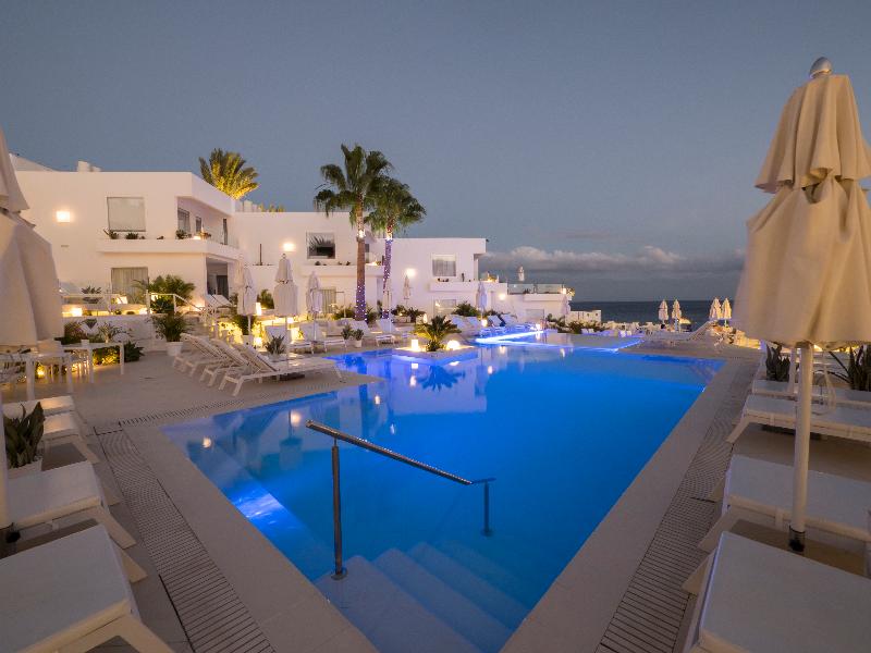Lani's Suites de Luxe - Havuz