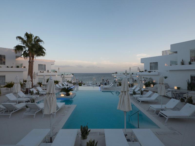 Lani's Suites de Luxe - Havuz
