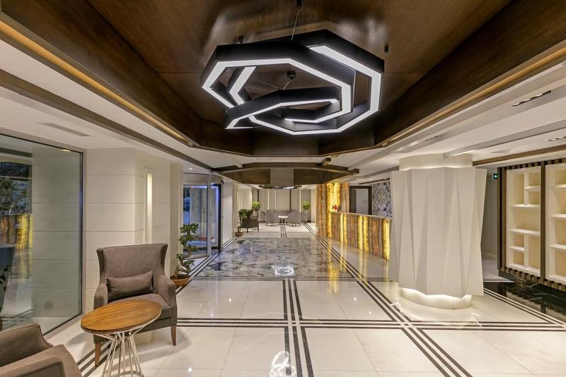 B Business Hotel & Spa - Lobi