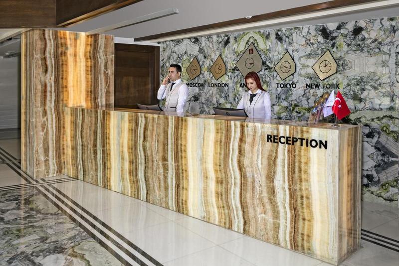 B Business Hotel & Spa - Lobi