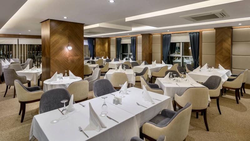 B Business Hotel & Spa - Restoran