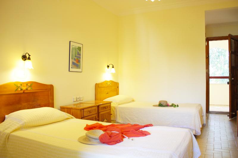Toloman Hotel & Apartments - Oda