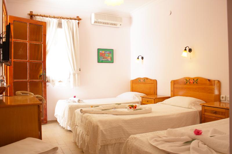 Toloman Hotel & Apartments - Oda