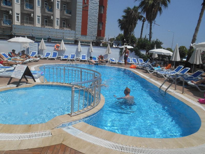 Parador Beach Hotel - Teras