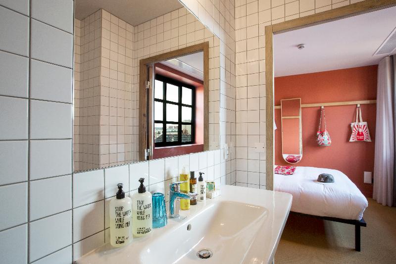 Mob Hotel Paris Les Puces - Oda