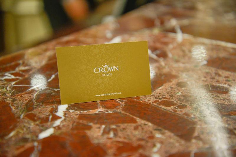 Crown Town - Lobi