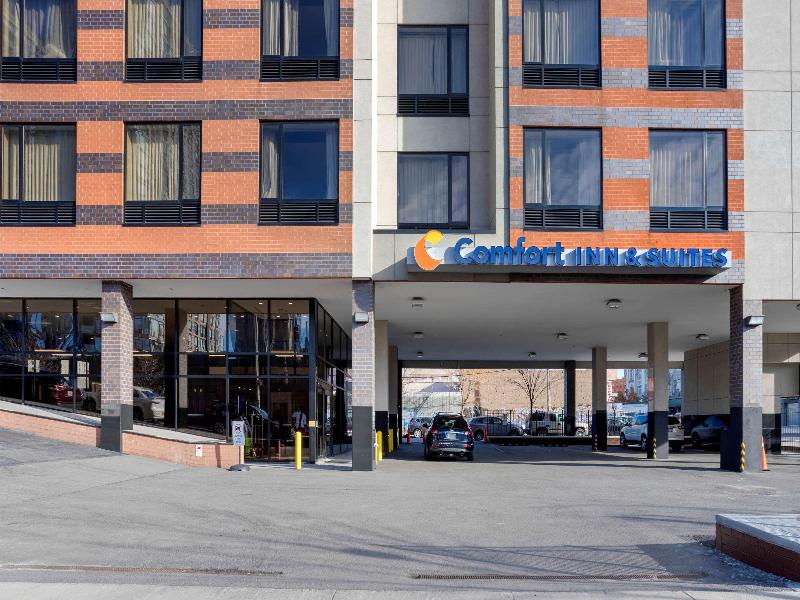 Comfort Inn & Suites near Stadium - Genel