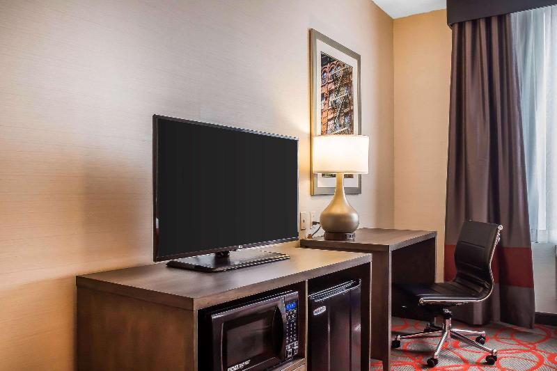 Comfort Inn & Suites near Stadium - Oda