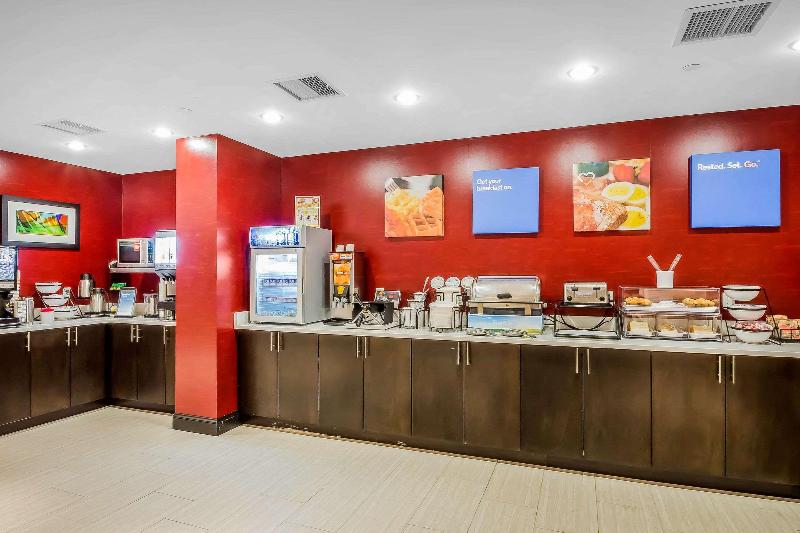 Comfort Inn & Suites near Stadium - Restoran
