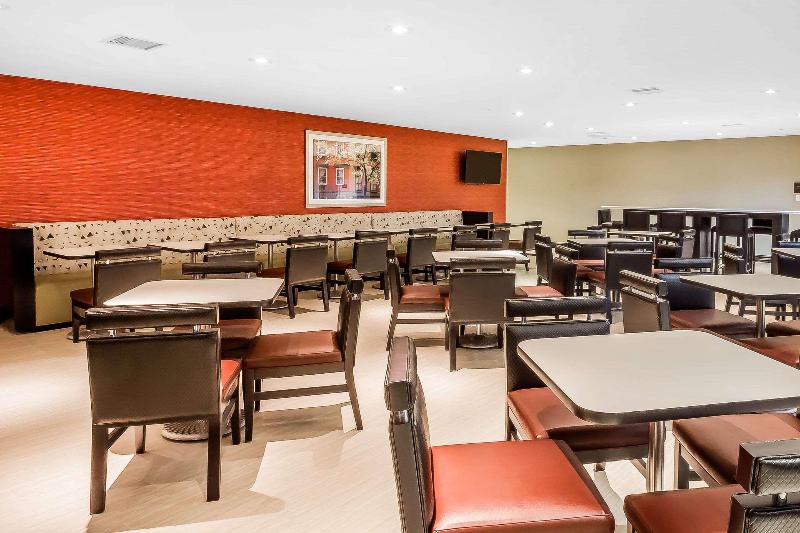 Comfort Inn & Suites near Stadium - Restoran