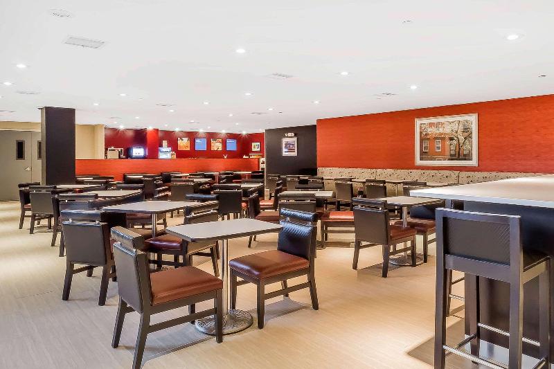 Comfort Inn & Suites near Stadium - Restoran