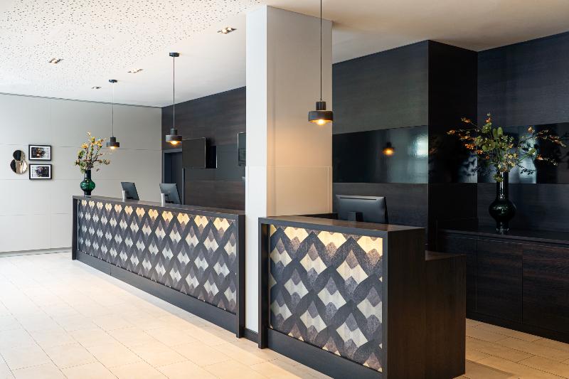 Leonardo Hotel Vienna Hauptbahnhof - Lobi