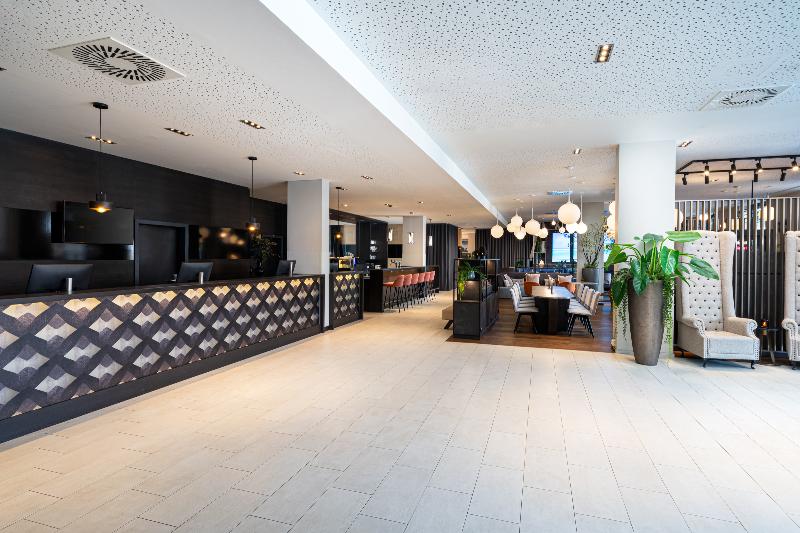Leonardo Hotel Vienna Hauptbahnhof - Lobi