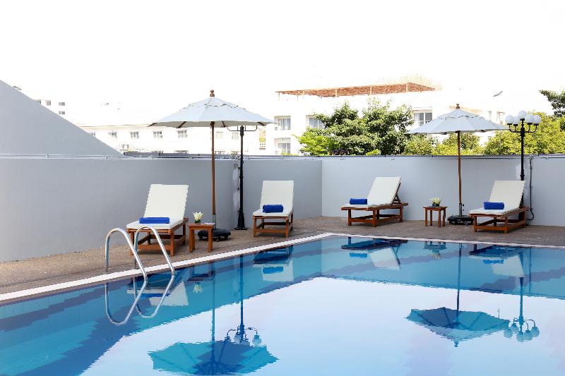 Louis Tavern Hotel - Havuz