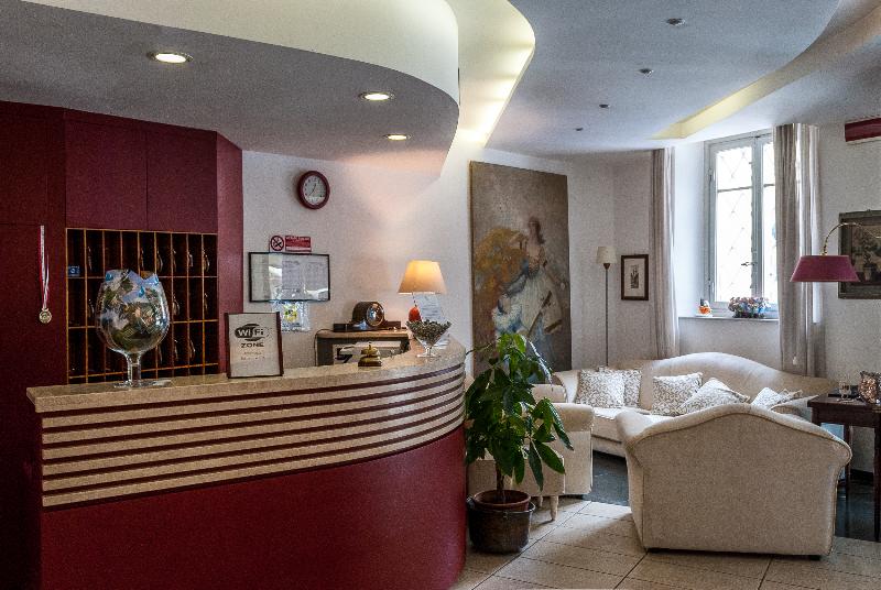 Hotel Bernardino - Lobi