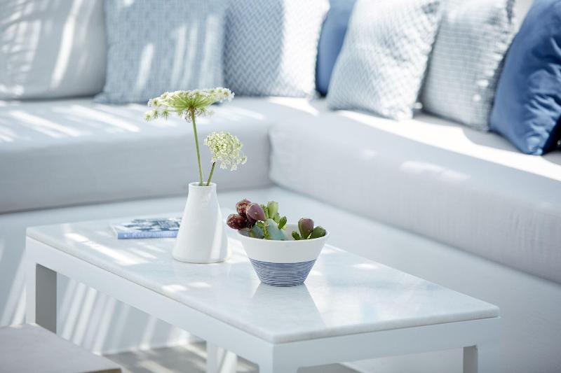 Milos Breeze - Lobi