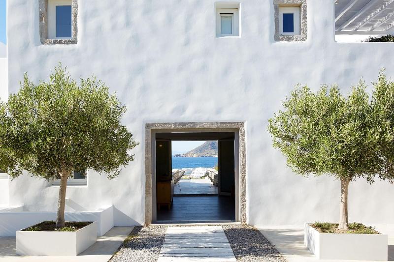 Milos Breeze - Genel