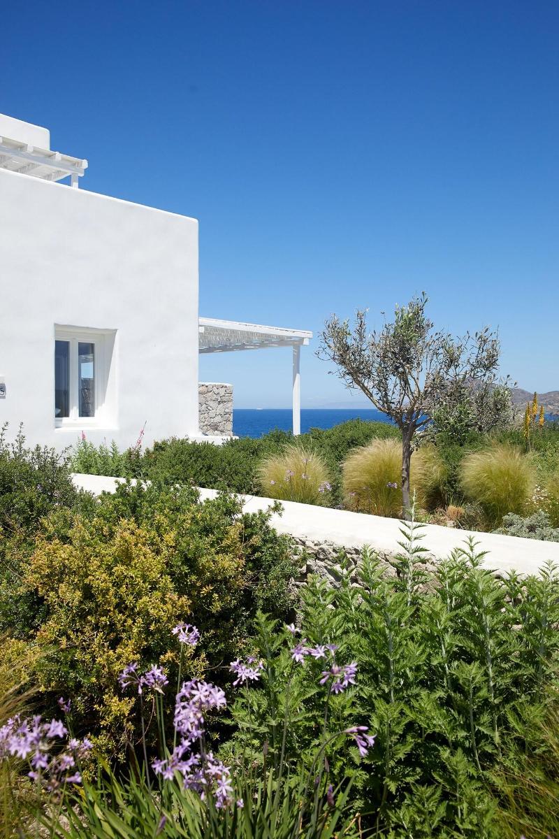 Milos Breeze - Genel