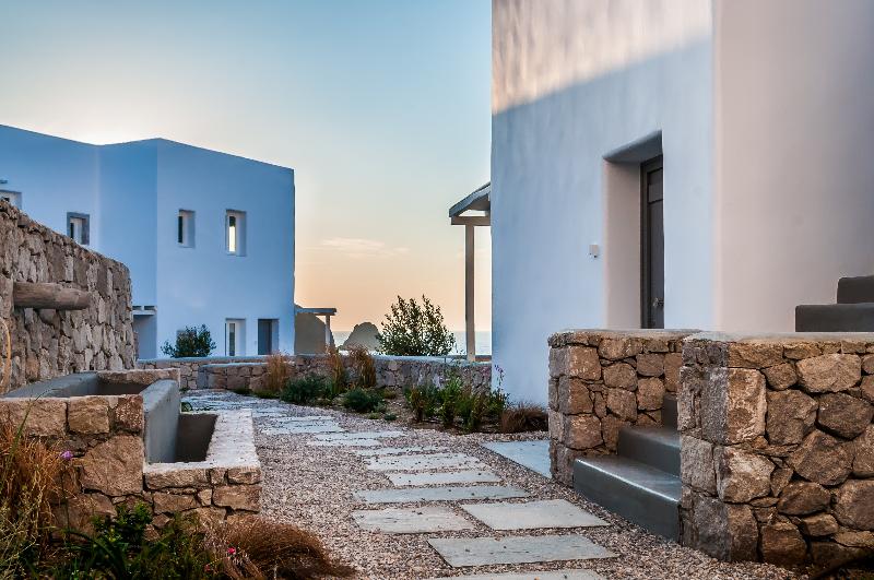 Milos Breeze - Genel