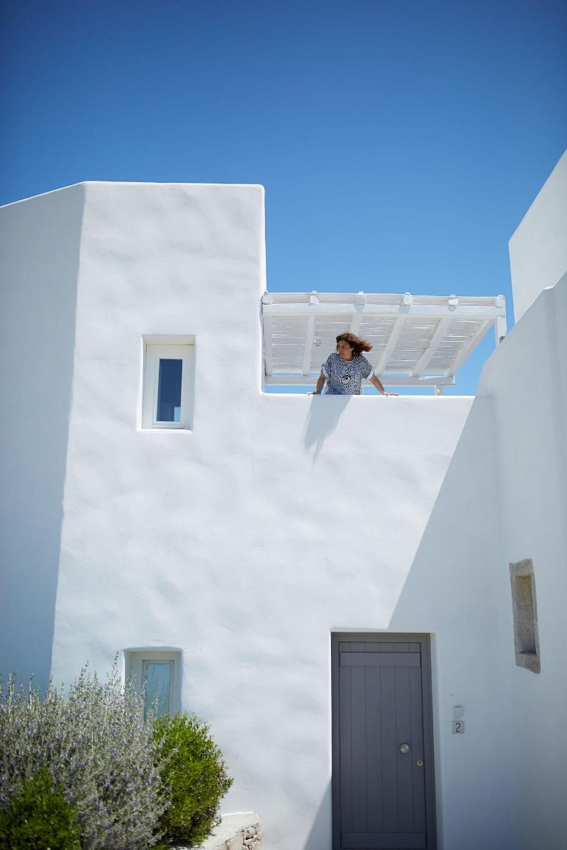 Milos Breeze - Oda