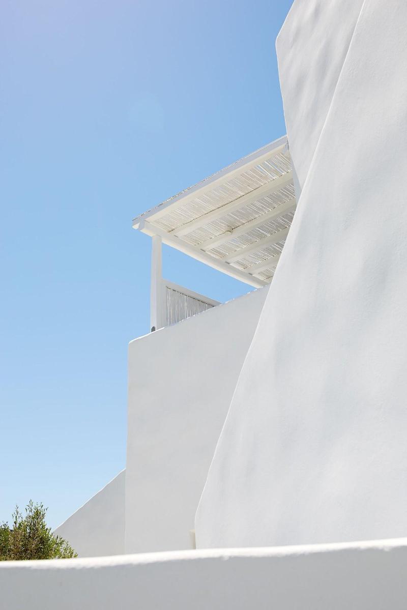 Milos Breeze - Oda
